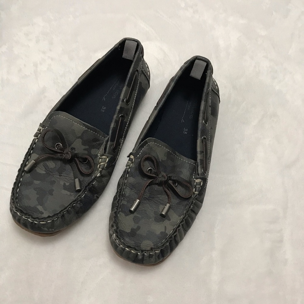 Zara kids camouflage print flat shoes size 33